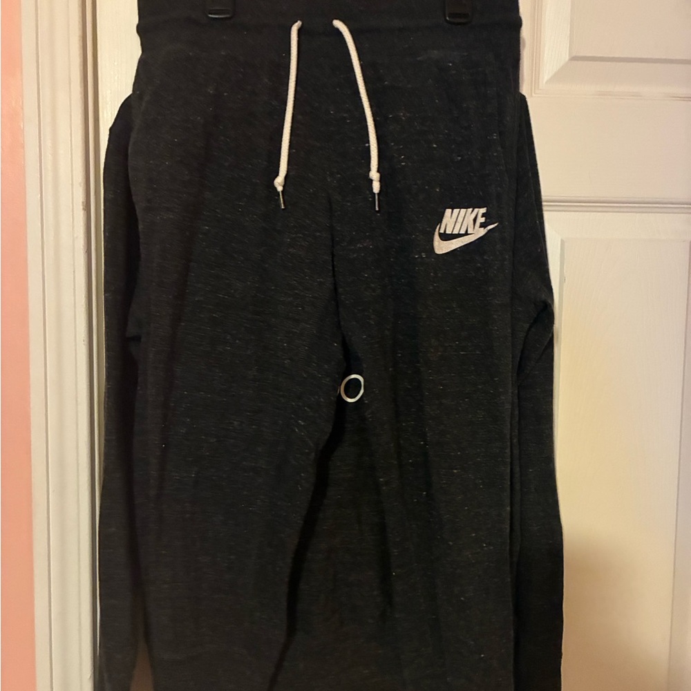 Nike SET Womens Heathered Charcoal Sweatshirt and Jogger Capri Set - Picture 2 of 4